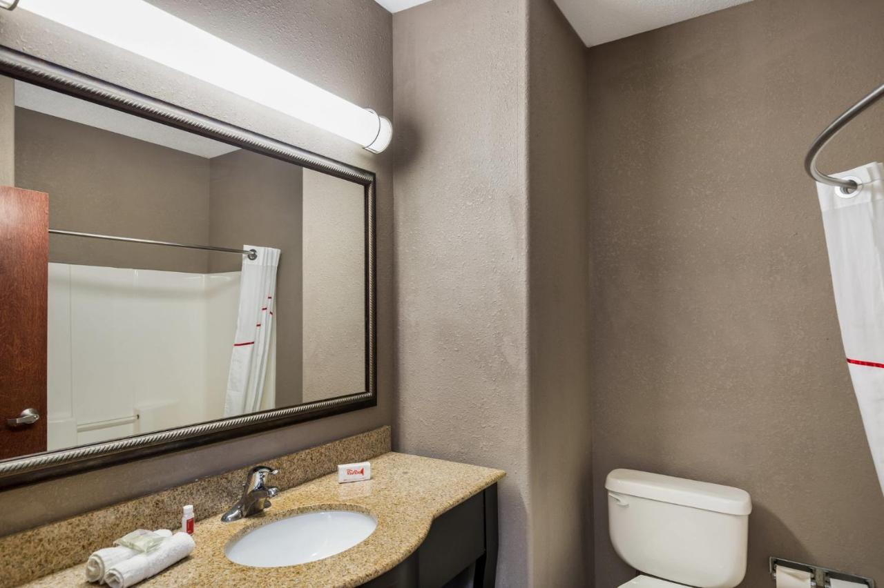 Red Roof Inn & Suites Bloomsburg - Mifflinville Bagian luar foto