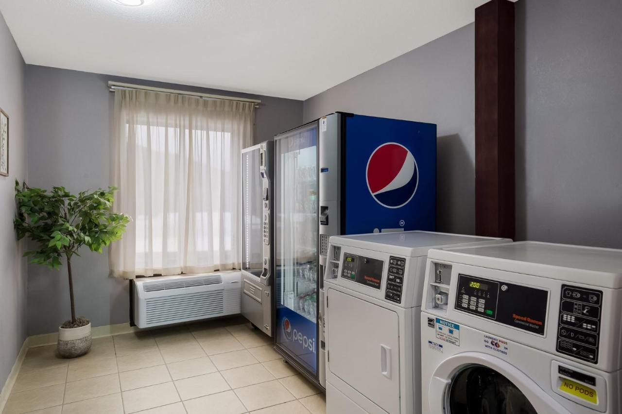 Red Roof Inn & Suites Bloomsburg - Mifflinville Bagian luar foto